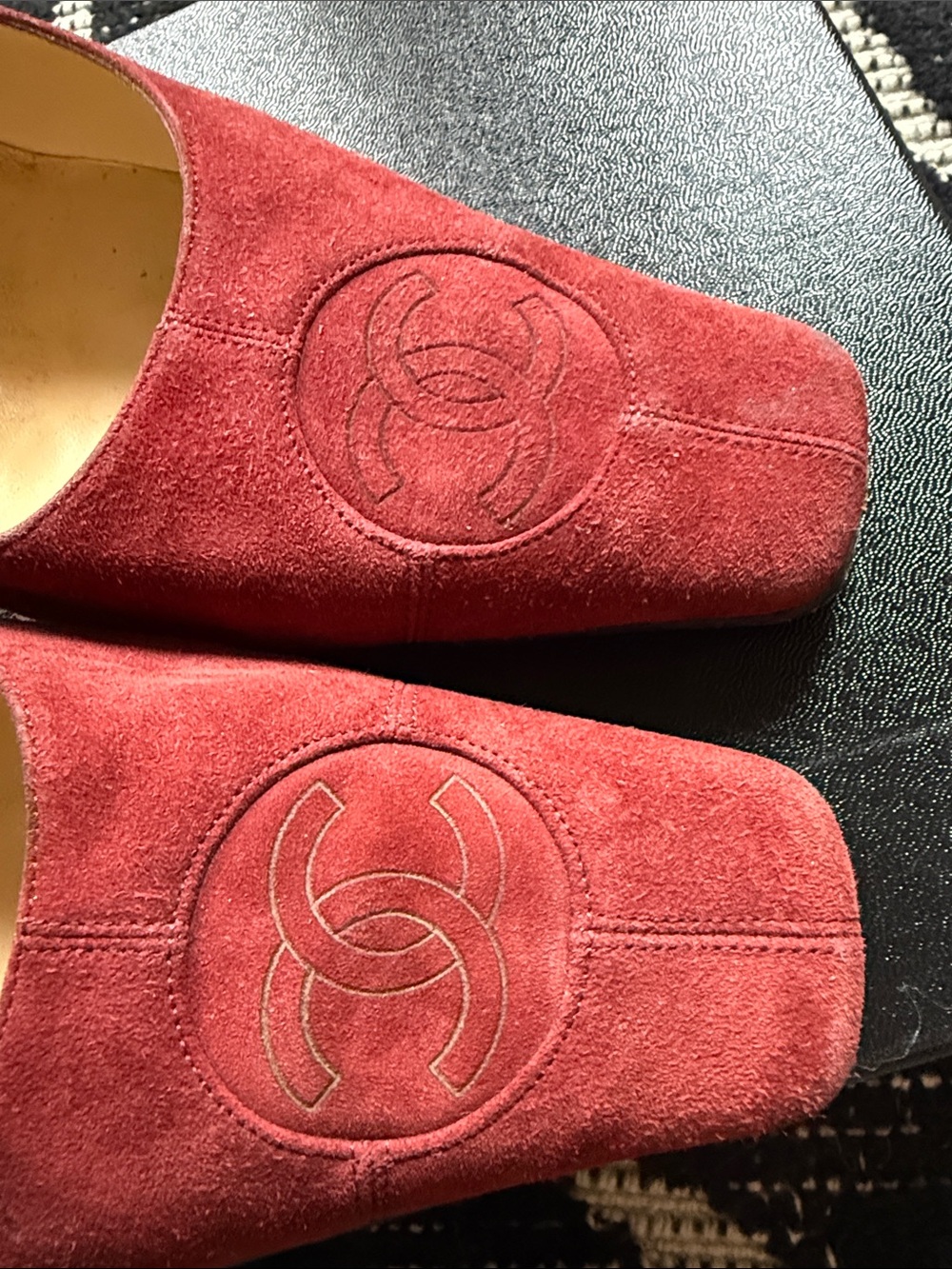 CHANEL Burgundy Suede Pointed-Toe Heels with CC Medallion - Picture 2 of 2